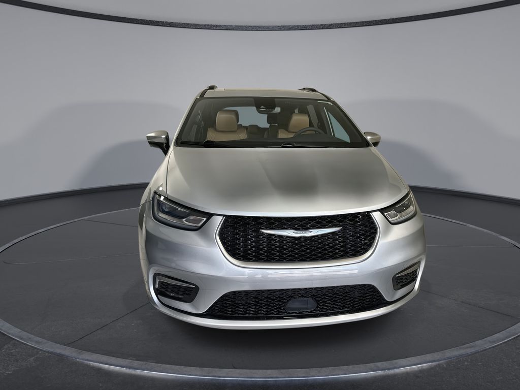 Thumbnail: 2023 Chrysler Pacifica - 3