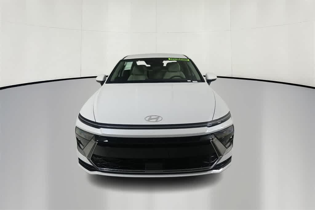 New 2025 Hyundai Sonata Hybrid SEL Sedan
