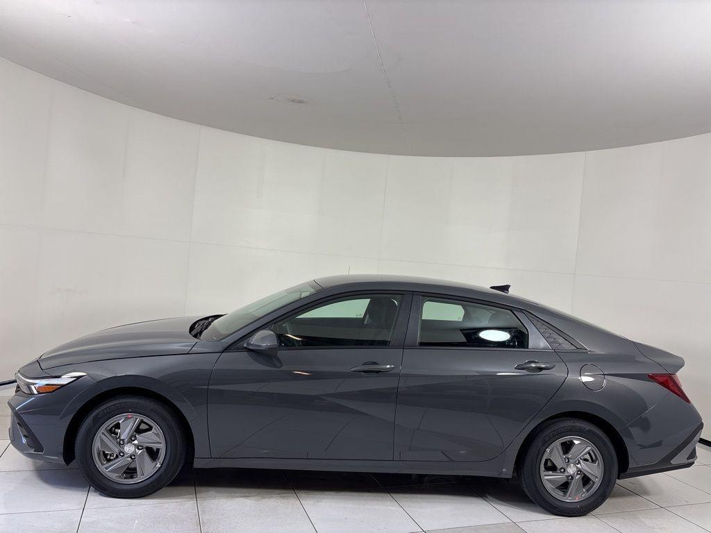 New 2026 Hyundai Elantra SE Sedan