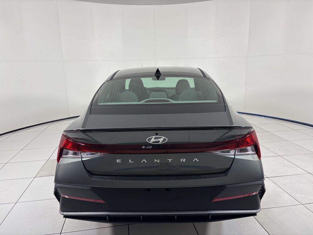 Thumbnail: 2026 Hyundai Elantra - 4