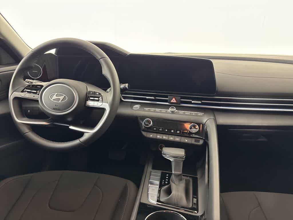 Thumbnail: 2025 Hyundai Elantra - 21