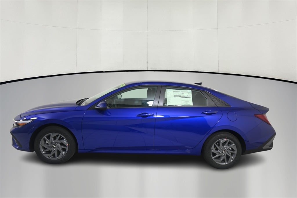 Thumbnail: 2025 Hyundai Elantra - 4
