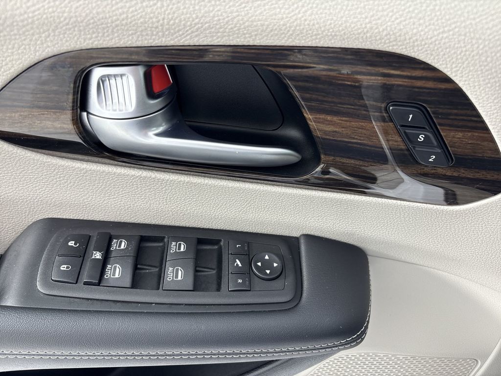 Thumbnail: 2023 Chrysler Pacifica - 15