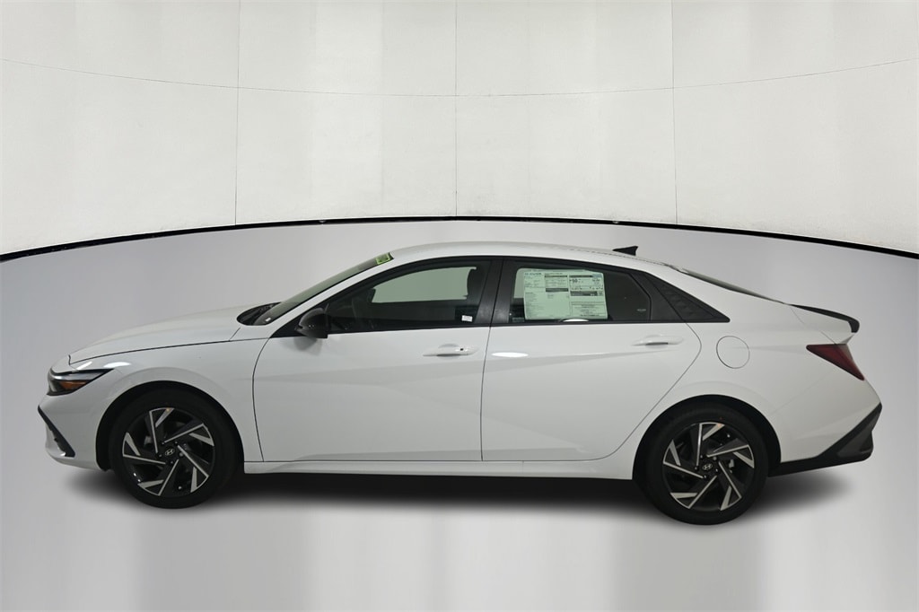 Thumbnail: 2025 Hyundai Elantra - 4