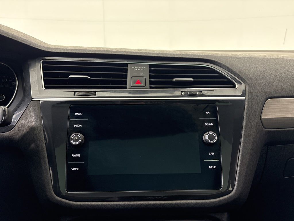 Thumbnail: 2020 Volkswagen Tiguan - 23