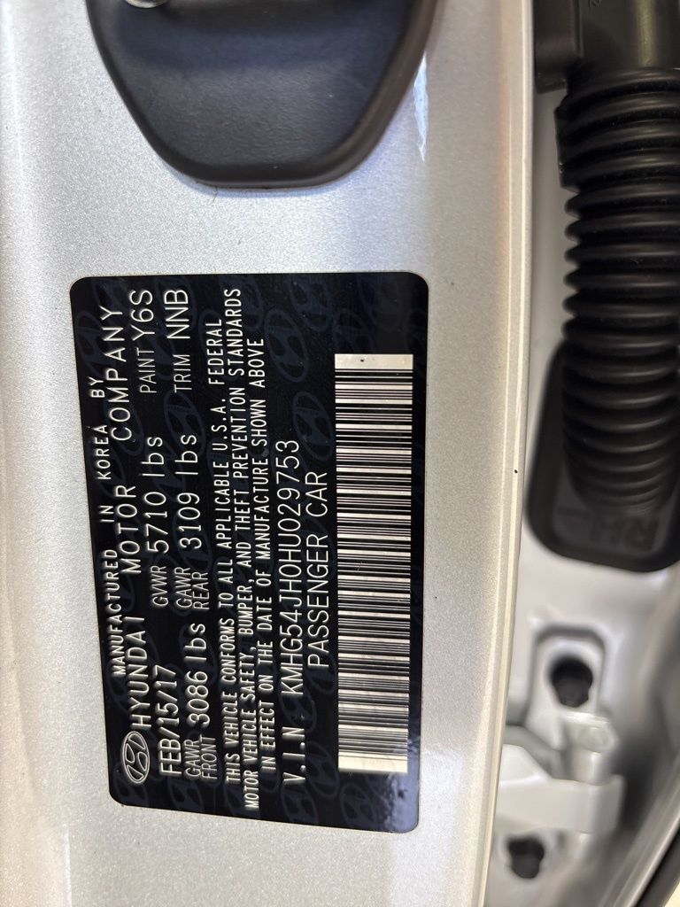 Thumbnail: 2017 Genesis G90 - 10