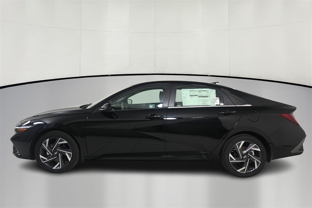 Thumbnail: 2025 Hyundai Elantra - 4