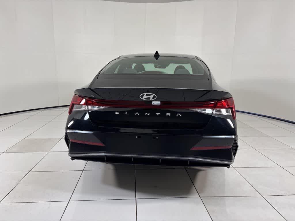 Thumbnail: 2025 Hyundai Elantra - 4