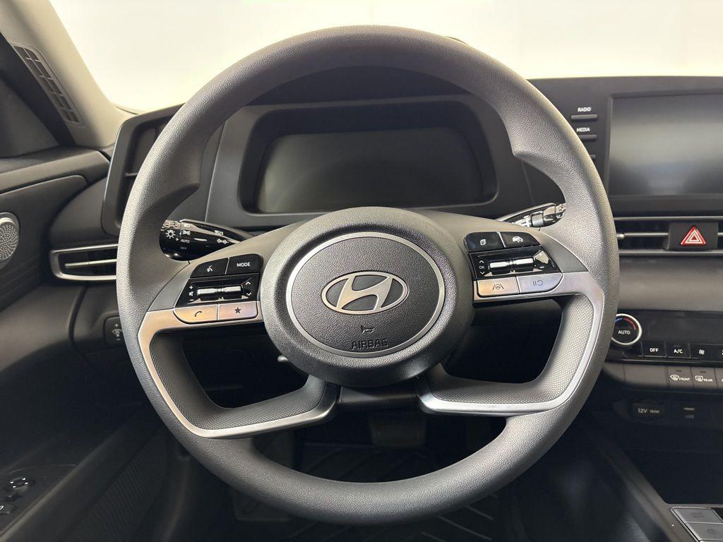 Thumbnail: 2025 Hyundai Elantra - 20