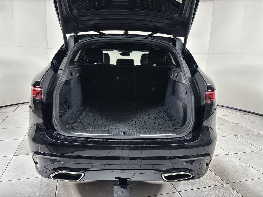 Thumbnail: 2021 Jaguar F-Pace - 21
