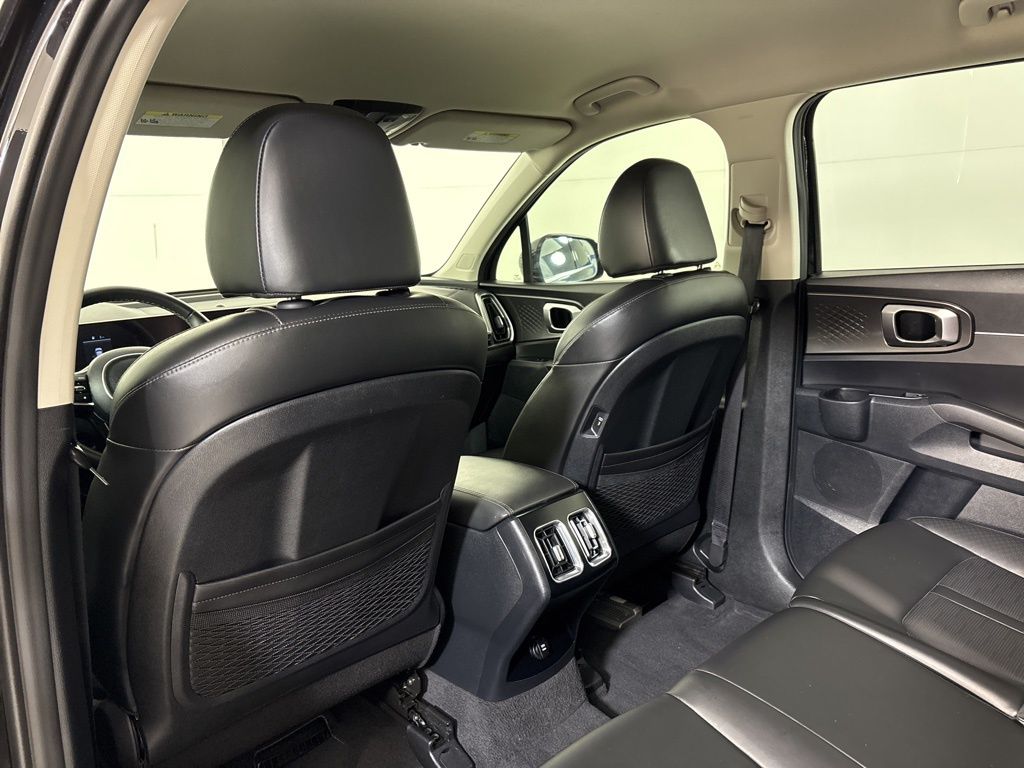 Thumbnail: 2025 Kia Sorento - 17