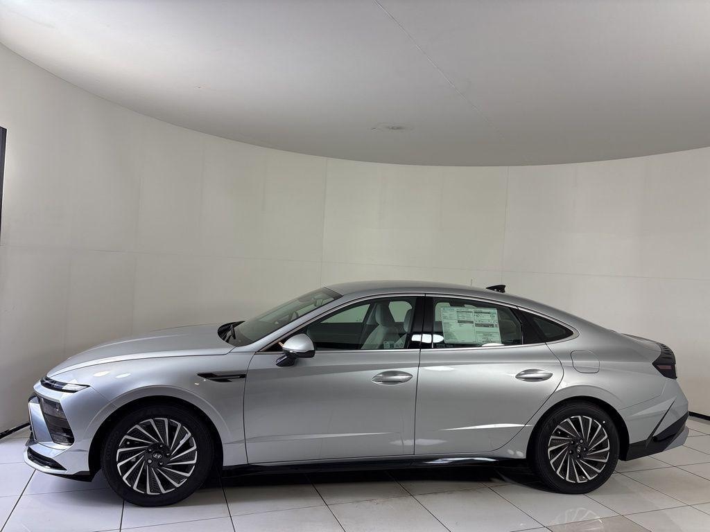 New 2025 Hyundai Sonata Hybrid SEL Sedan