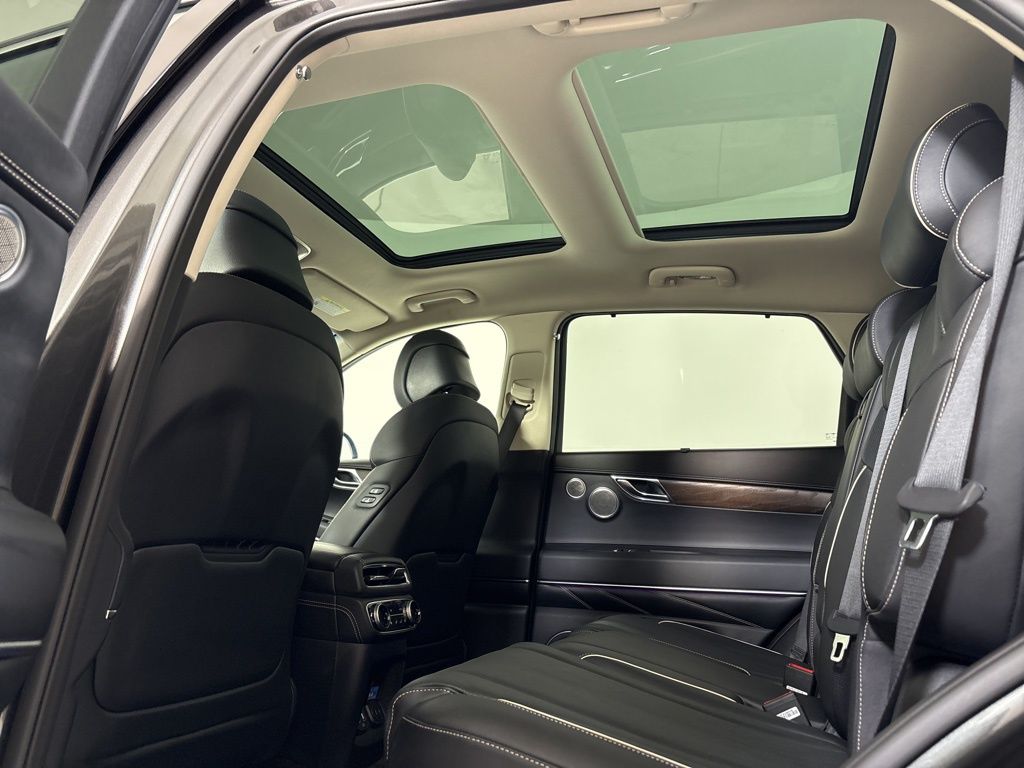 Thumbnail: 2024 Genesis GV80 - 18