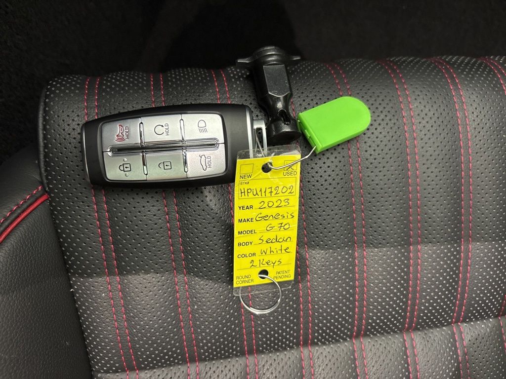 Thumbnail: 2023 Genesis G70 - 38