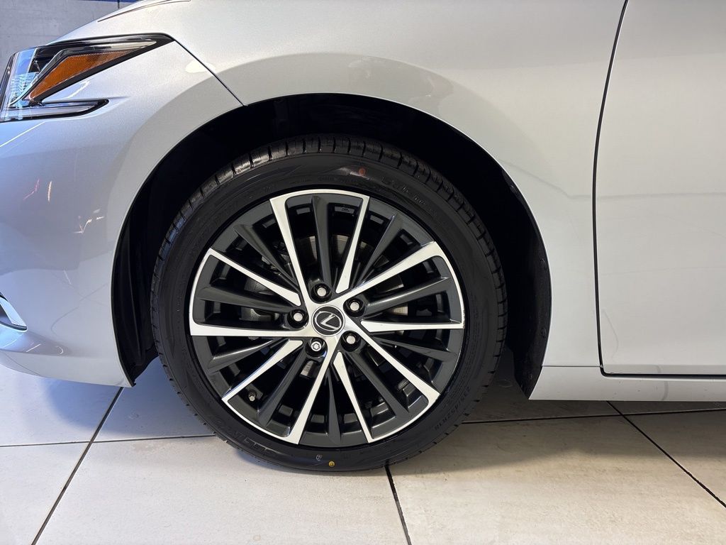 Thumbnail: 2023 Lexus ES - 9