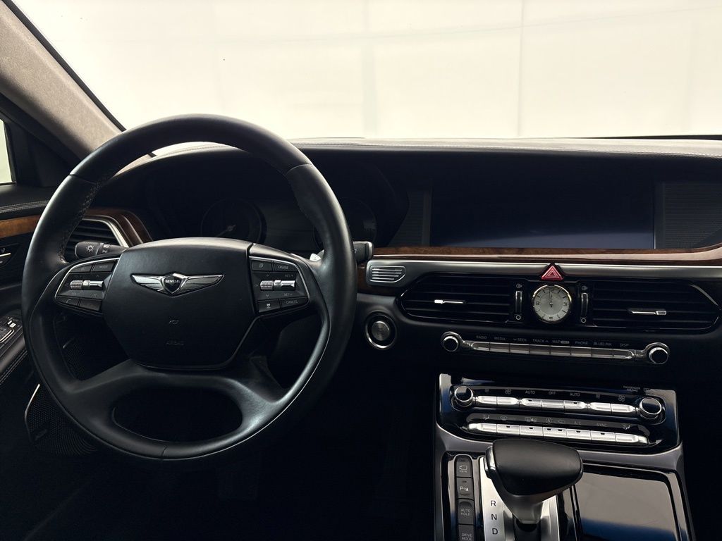 Thumbnail: 2017 Genesis G90 - 22