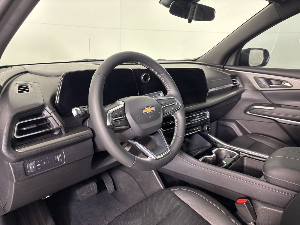 Thumbnail: 2025 Chevrolet Traverse - 16