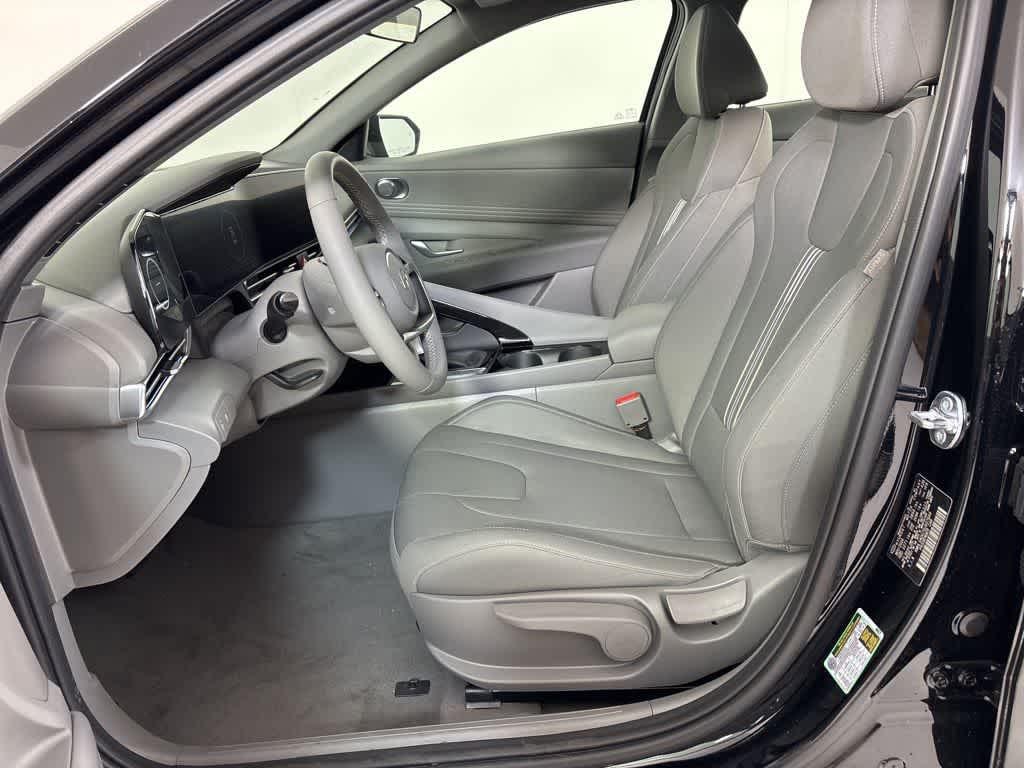 Thumbnail: 2025 Hyundai Elantra - 15