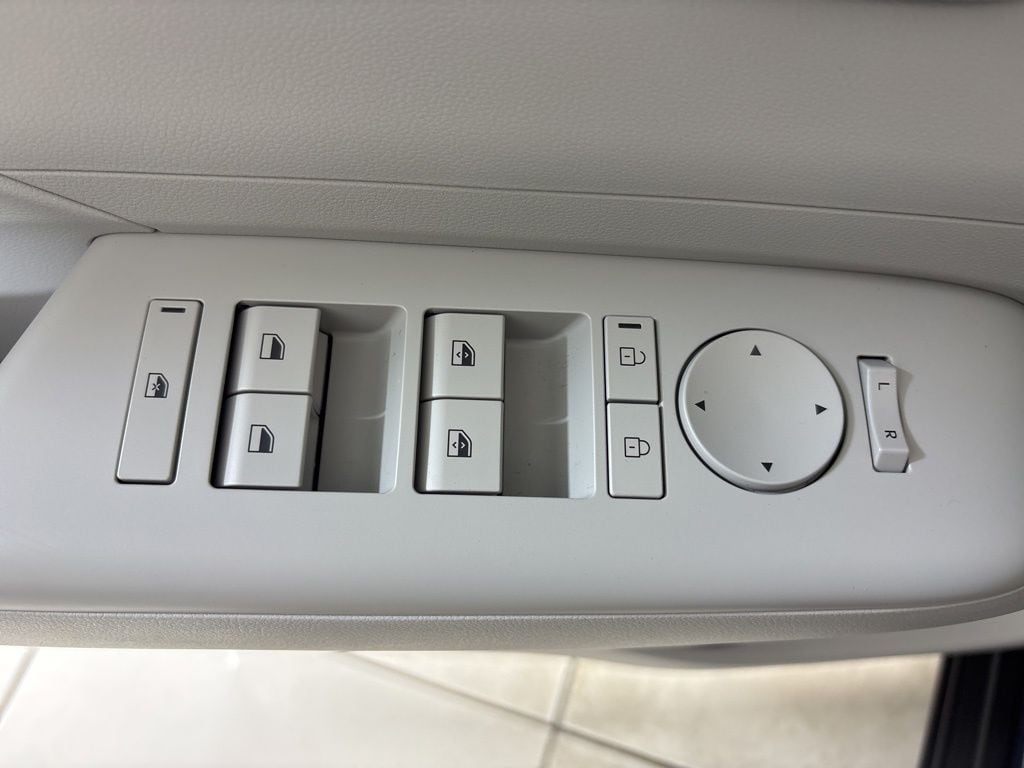 2025 Hyundai Kona SEL Convenience - Photo 17