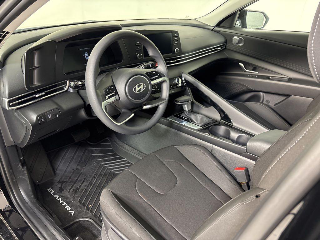 Thumbnail: 2025 Hyundai Elantra - 16