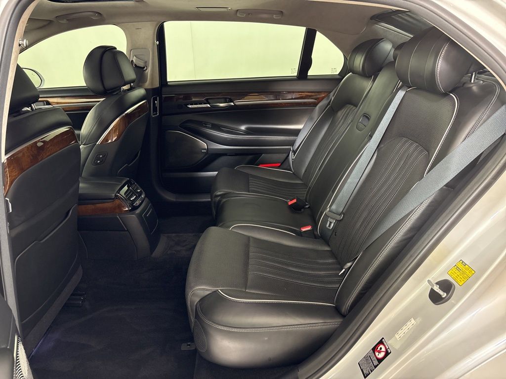 Thumbnail: 2017 Genesis G90 - 19