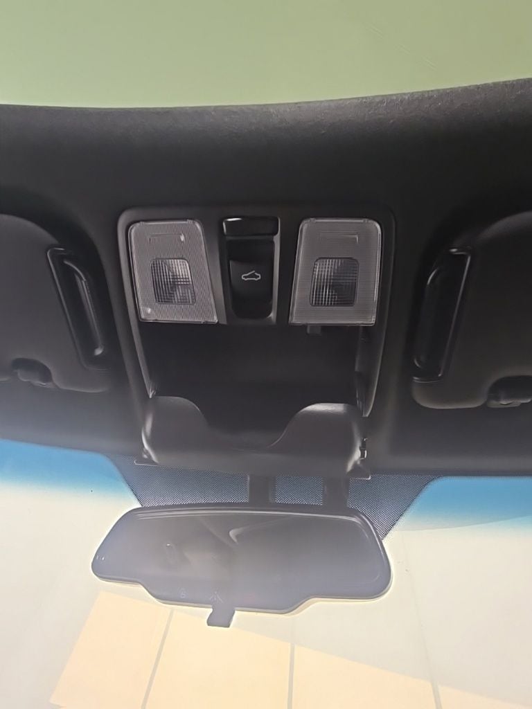 Thumbnail: 2016 Hyundai Veloster - 25