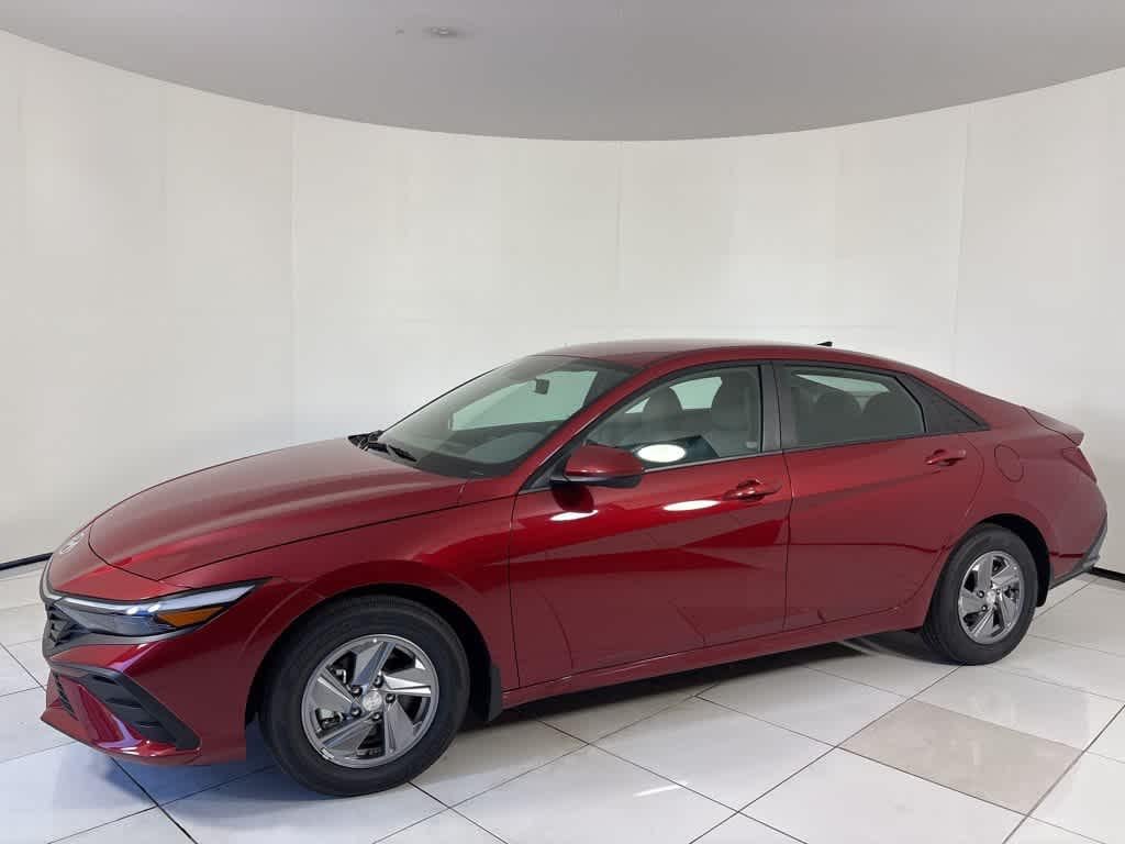 New 2025 Hyundai Elantra SE Sedan