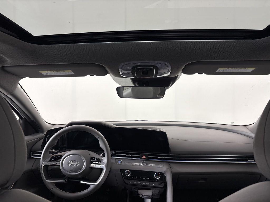 Thumbnail: 2025 Hyundai Elantra - 19