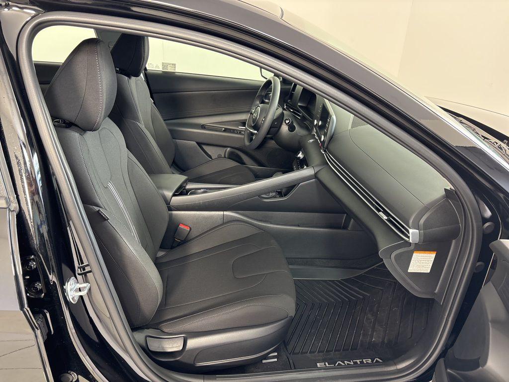 Thumbnail: 2025 Hyundai Elantra - 12