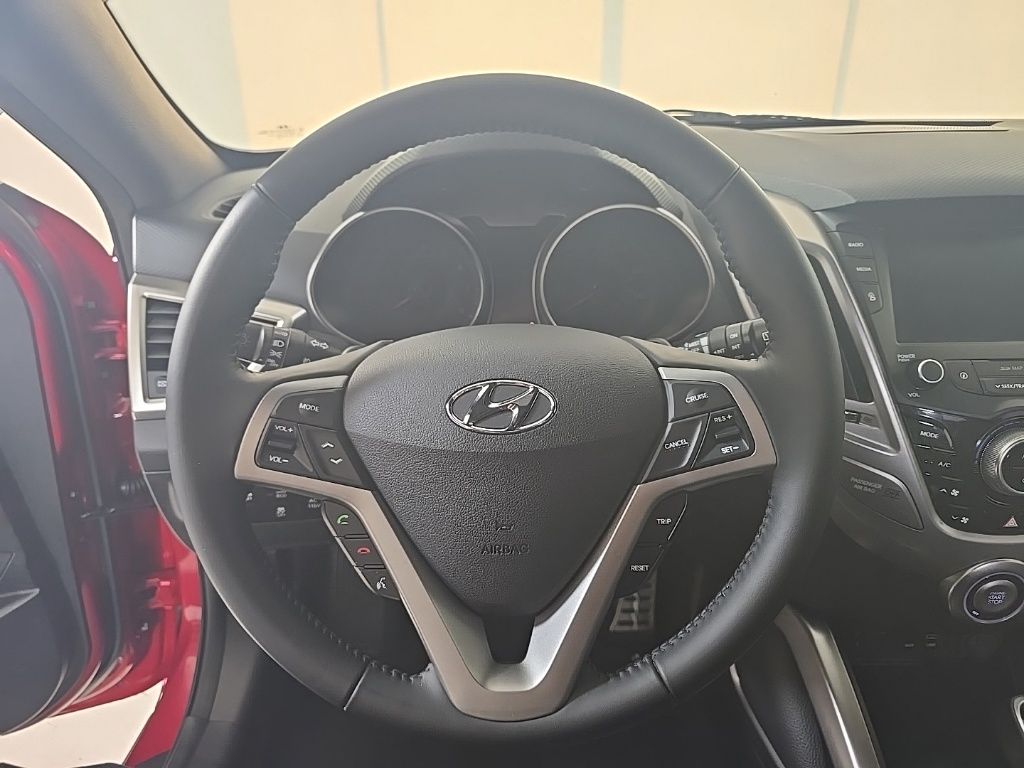 Thumbnail: 2016 Hyundai Veloster - 17