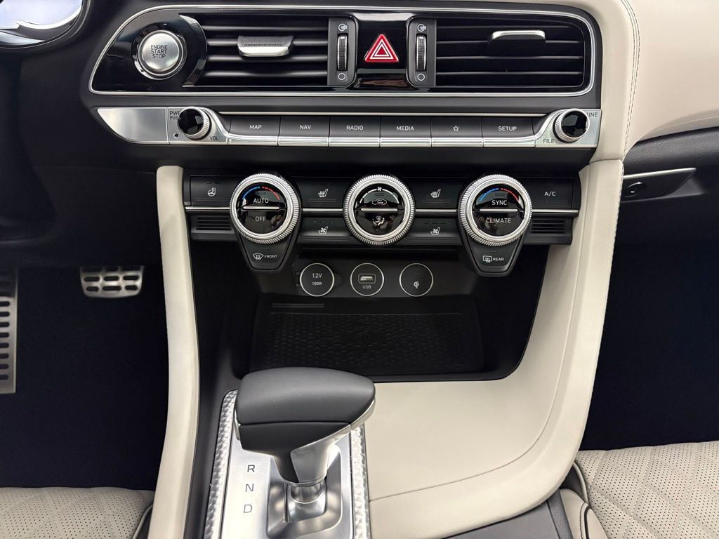 Thumbnail: 2023 Genesis G70 - 25