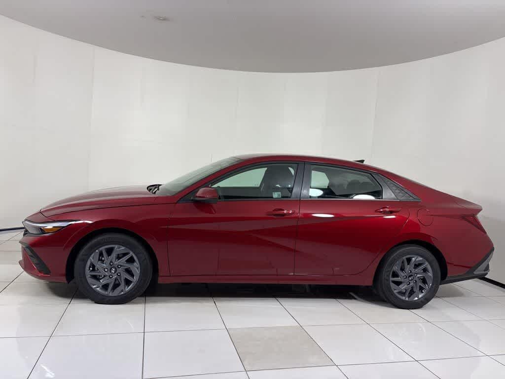 New 2025 Hyundai Elantra Hybrid Blue Sedan