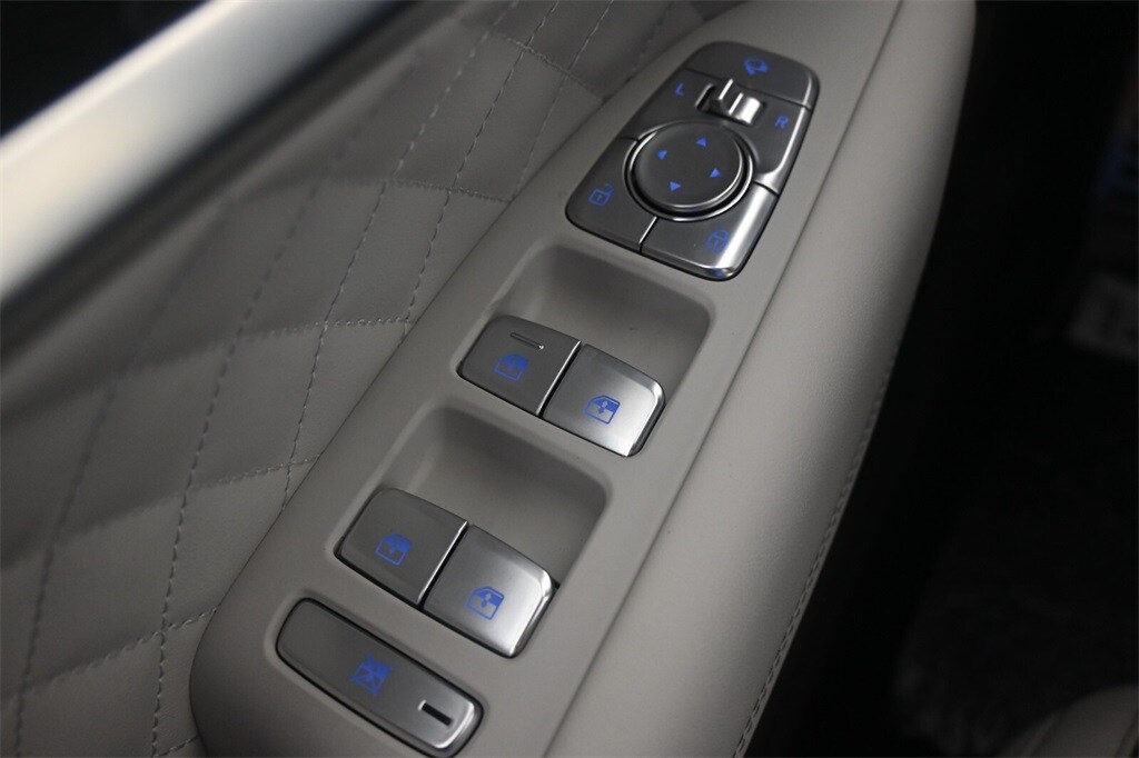 Thumbnail: 2025 Genesis G70 - 16