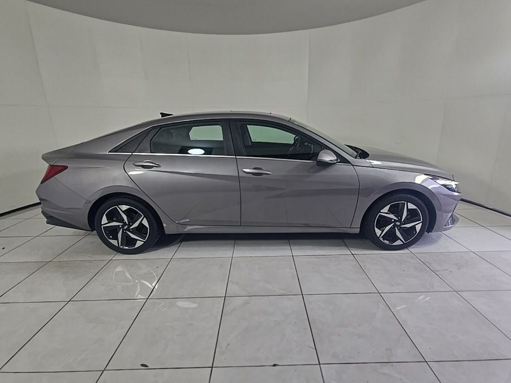 Thumbnail: 2022 Hyundai Elantra - 4