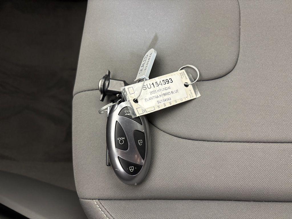 Thumbnail: 2025 Hyundai Elantra - 28