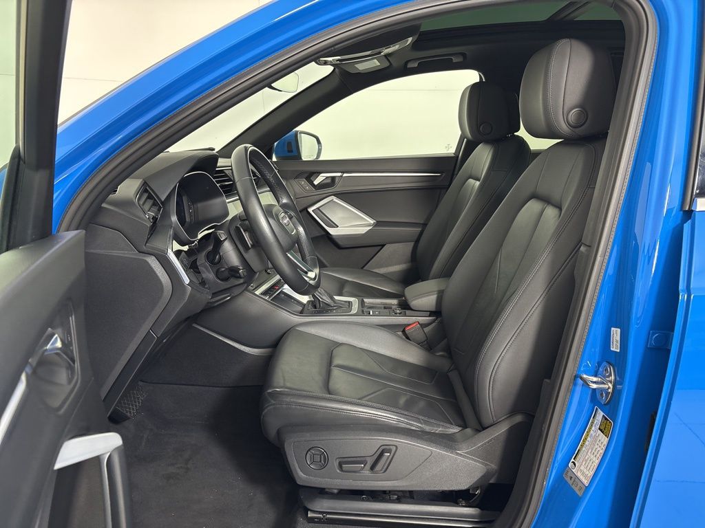 Thumbnail: 2023 Audi Q3 - 14