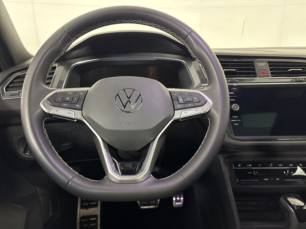 Thumbnail: 2023 Volkswagen Tiguan - 21