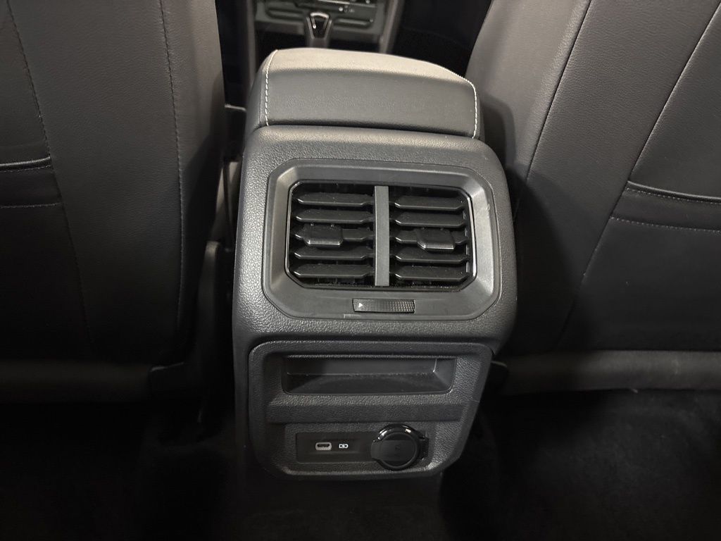 Thumbnail: 2023 Volkswagen Tiguan - 26