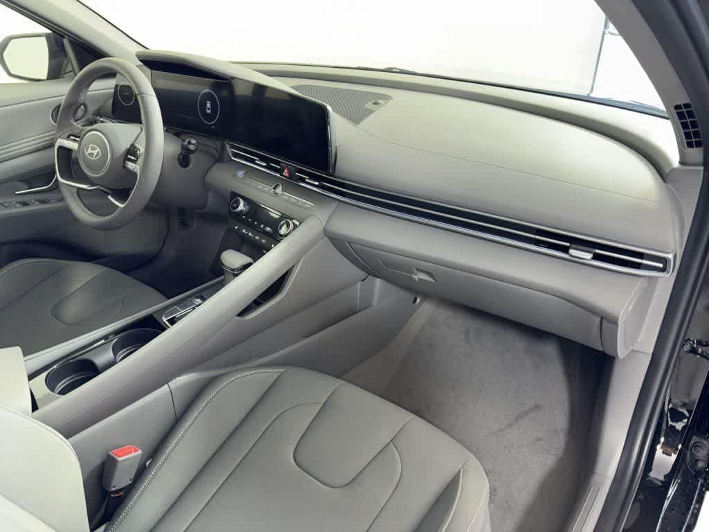 Thumbnail: 2025 Hyundai Elantra - 13