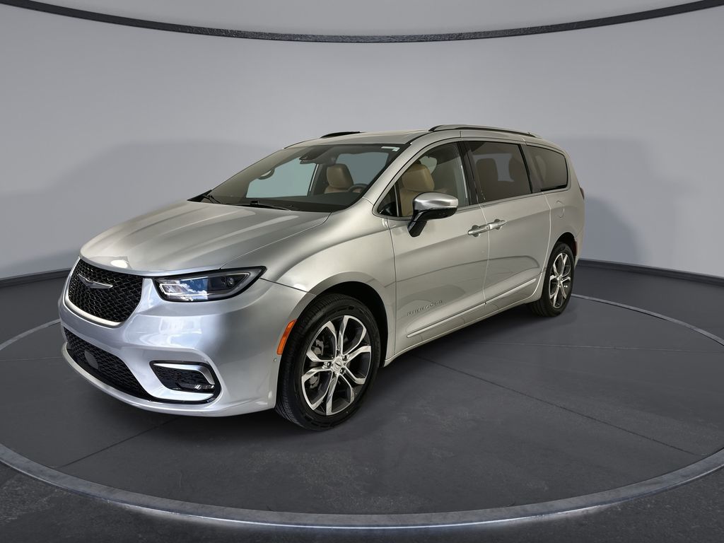 Thumbnail: 2023 Chrysler Pacifica - 4
