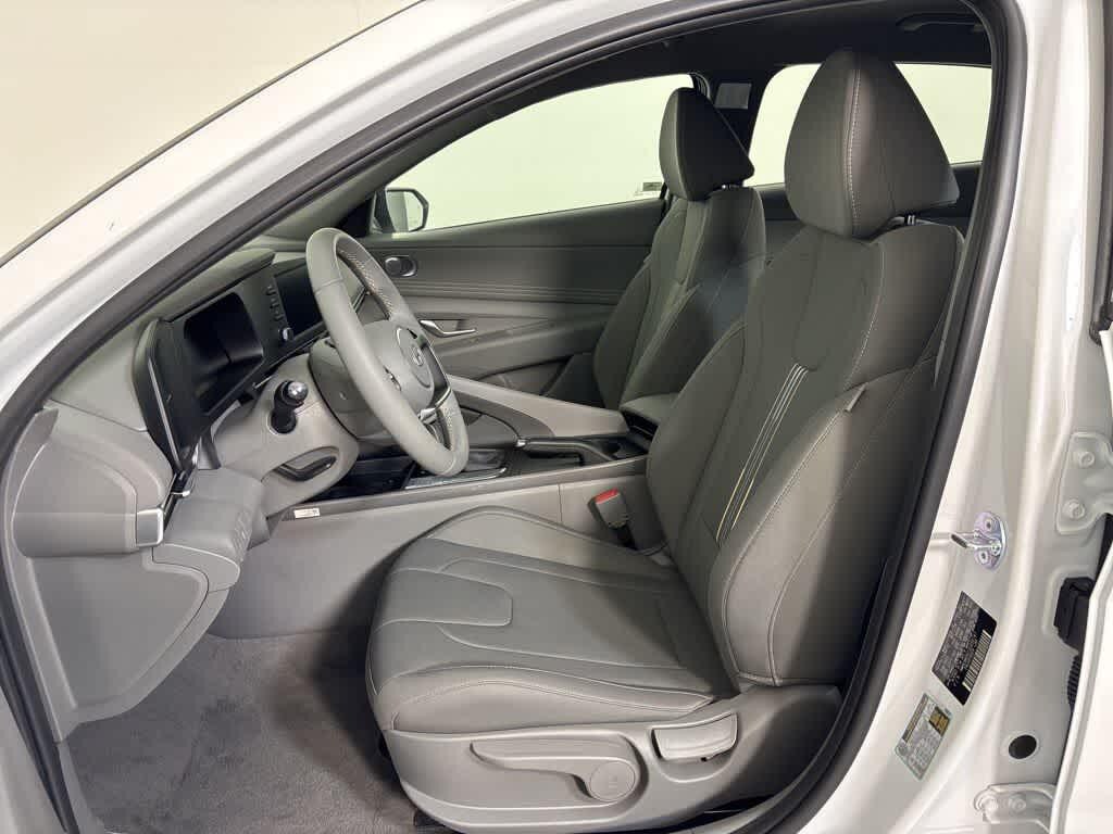 Thumbnail: 2025 Hyundai Elantra - 14