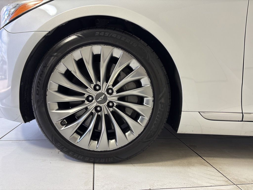 Thumbnail: 2017 Genesis G90 - 9