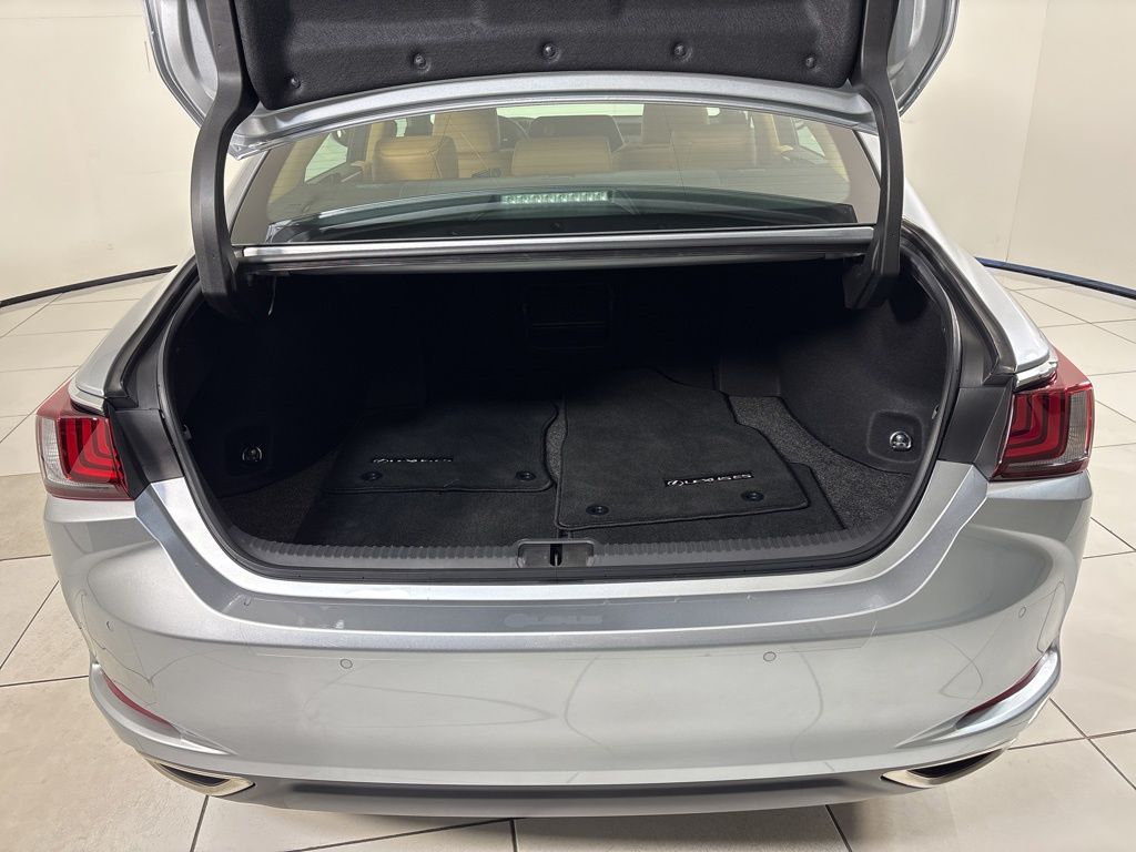 Thumbnail: 2023 Lexus ES - 24