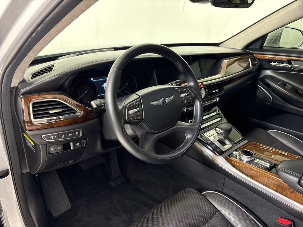 Thumbnail: 2017 Genesis G90 - 15