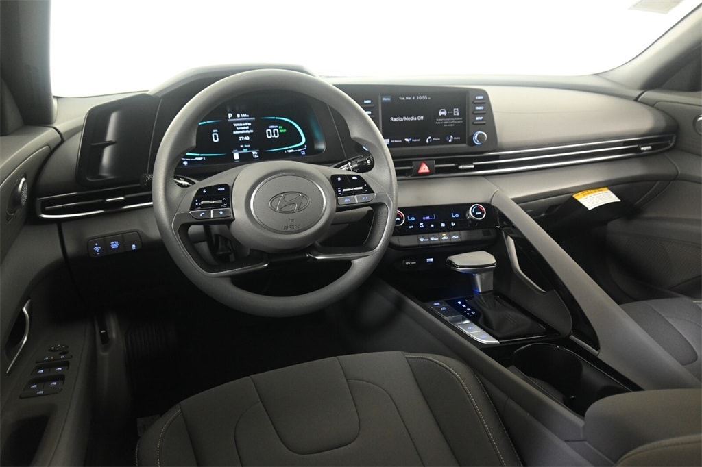 Thumbnail: 2025 Hyundai Elantra - 11