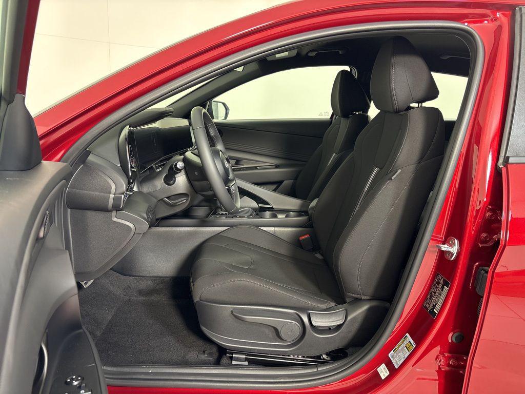 Thumbnail: 2025 Hyundai Elantra - 14