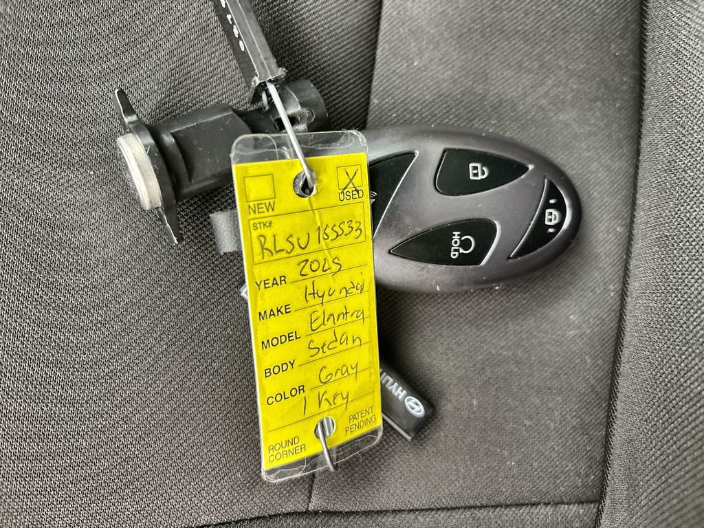 2025 Hyundai Elantra Blue - Photo 26
