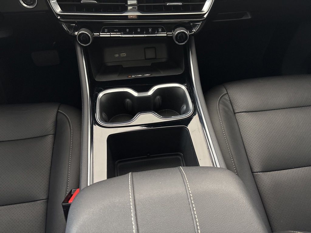 Thumbnail: 2025 Chevrolet Traverse - 25