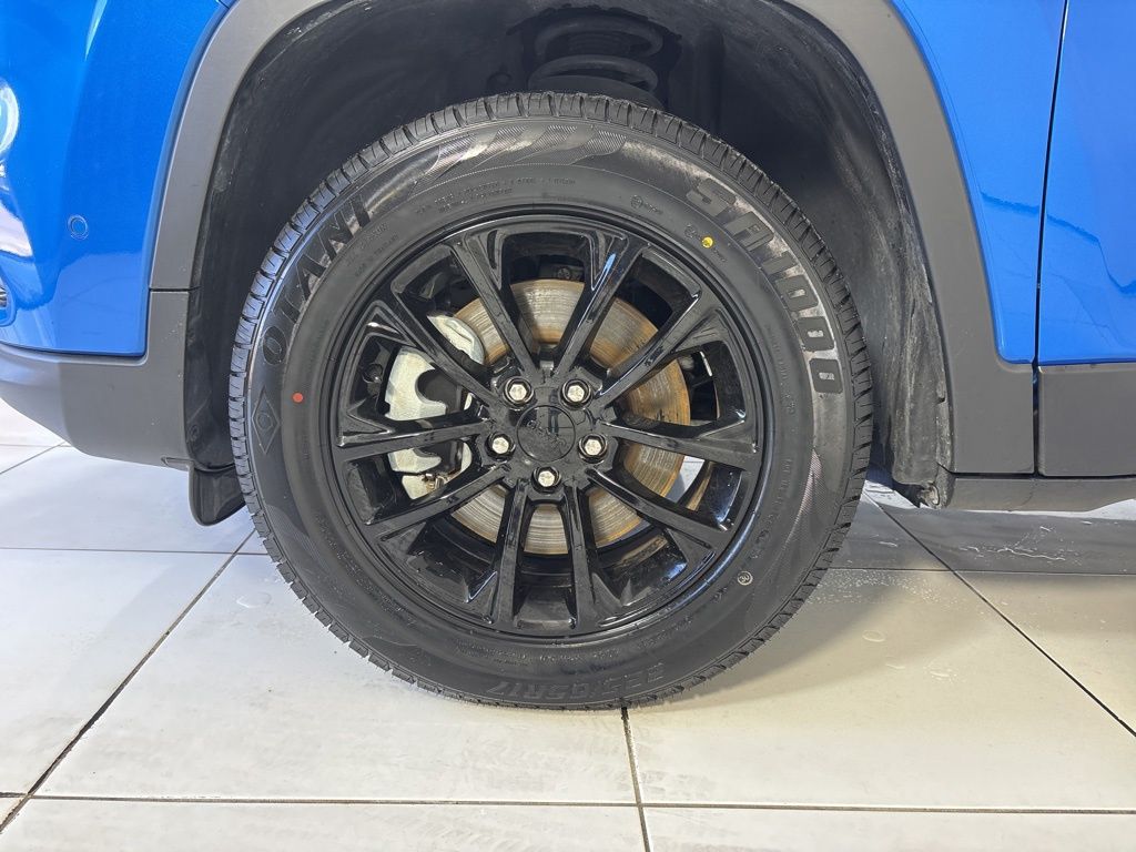 Thumbnail: 2023 Jeep Cherokee - 9