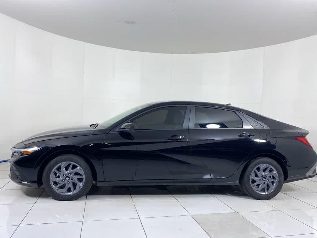 New 2025 Hyundai Elantra Hybrid Blue Sedan